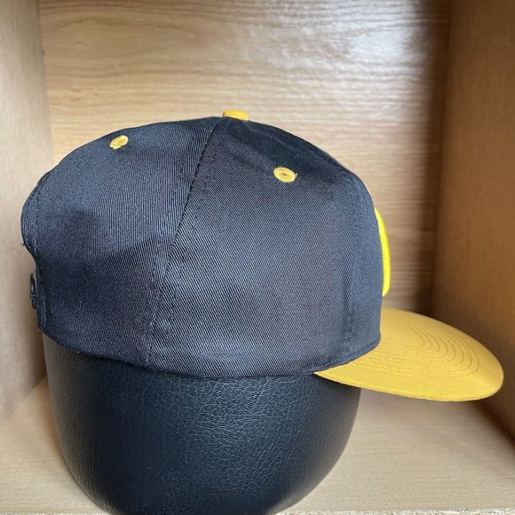 Vintage NEW 1997 The University Of Iowa Looney Tunes Bugs Bunny Snapback Cap Hat - Picture 7 of 12